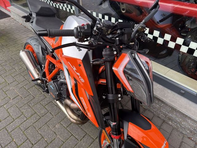 ktm - 1290-super-duke-r