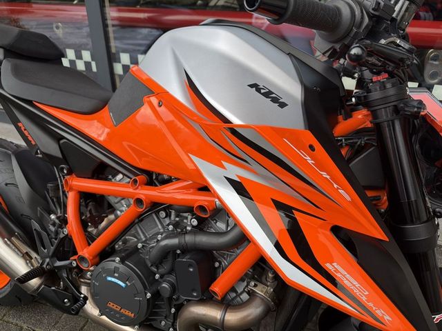 ktm - 1290-super-duke-r