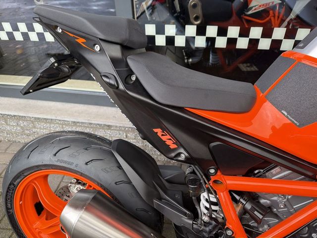 ktm - 1290-super-duke-r