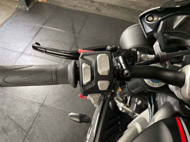 triumph - speed-triple-rs