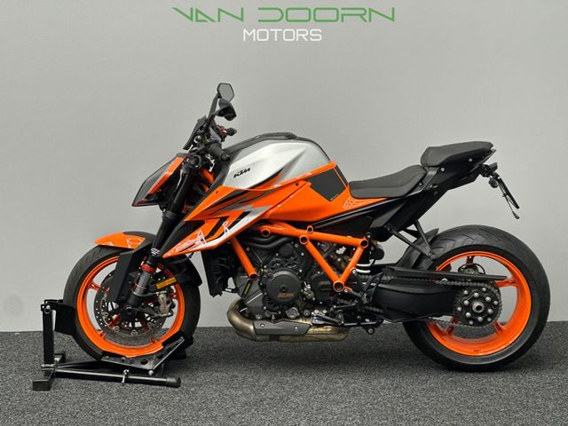 ktm - 1290-super-duke-r