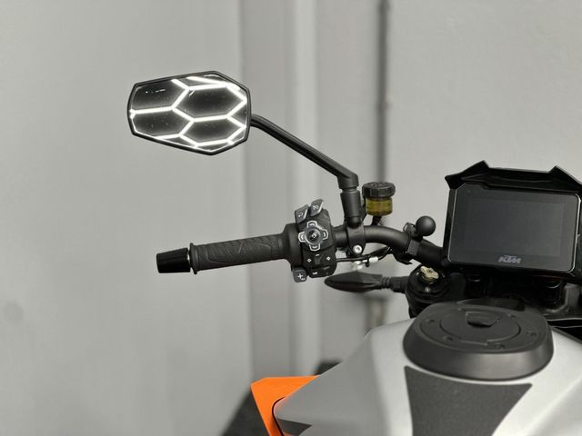 ktm - 1290-super-duke-r
