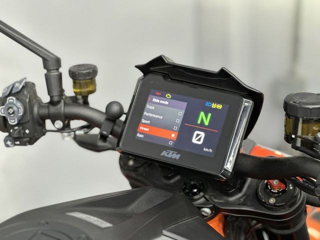 ktm - 1290-super-duke-r