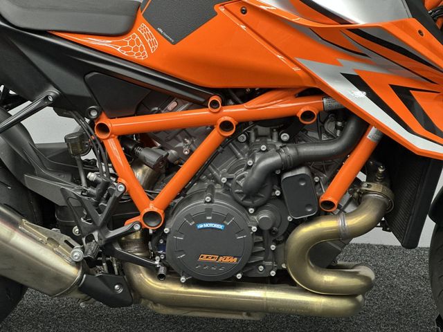 ktm - 1290-super-duke-r