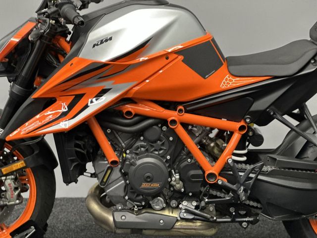 ktm - 1290-super-duke-r