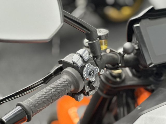 ktm - 1290-super-duke-r