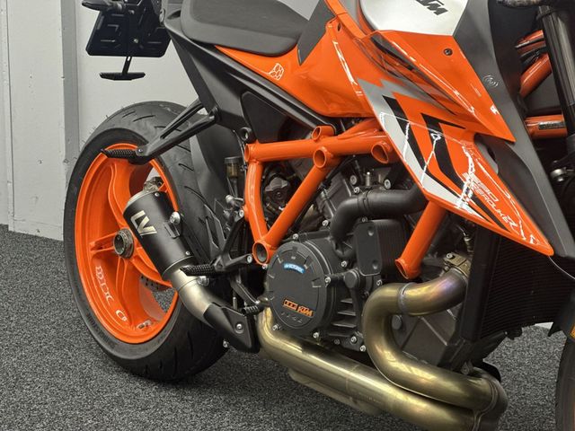 ktm - 1290-super-duke-r