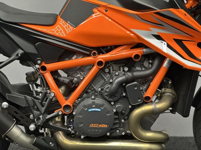 ktm - 1290-super-duke-r