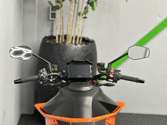 ktm - 1290-super-duke-r