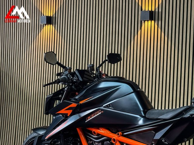 ktm - 1390-super-duke-r-evo