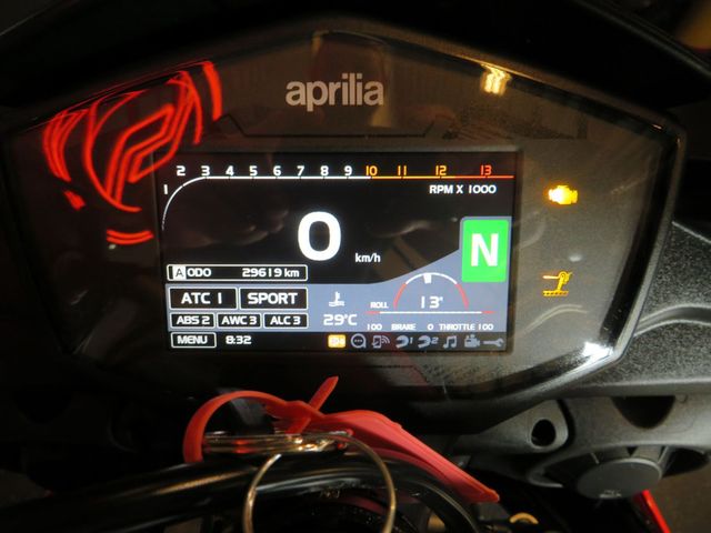 aprilia - tuono--v4-1100-factory