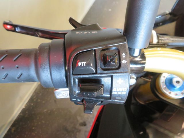 aprilia - tuono--v4-1100-factory