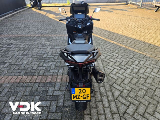 yamaha - tmax-tech-max-560