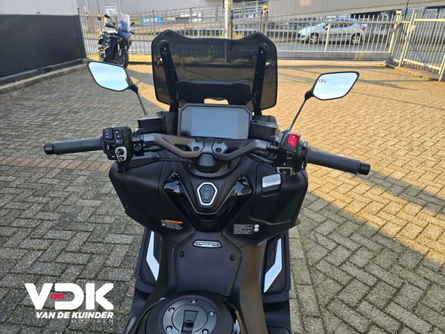 yamaha - tmax-tech-max-560