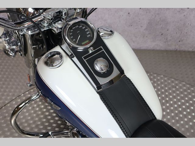 harley-davidson - softail-deluxe-flstni