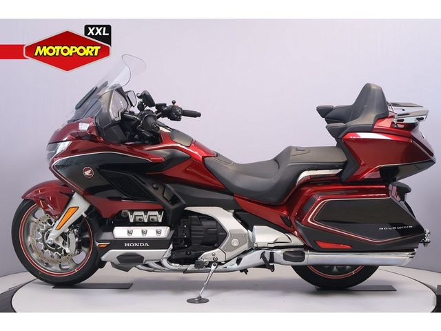 honda - gl-1800-goldwing-touring-deluxe