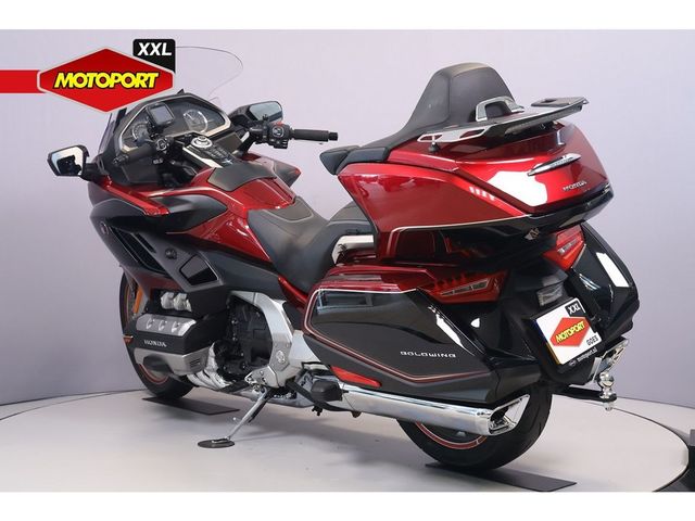 honda - gl-1800-goldwing-touring-deluxe