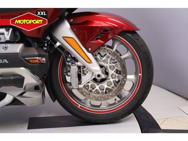 honda - gl-1800-goldwing-touring-deluxe