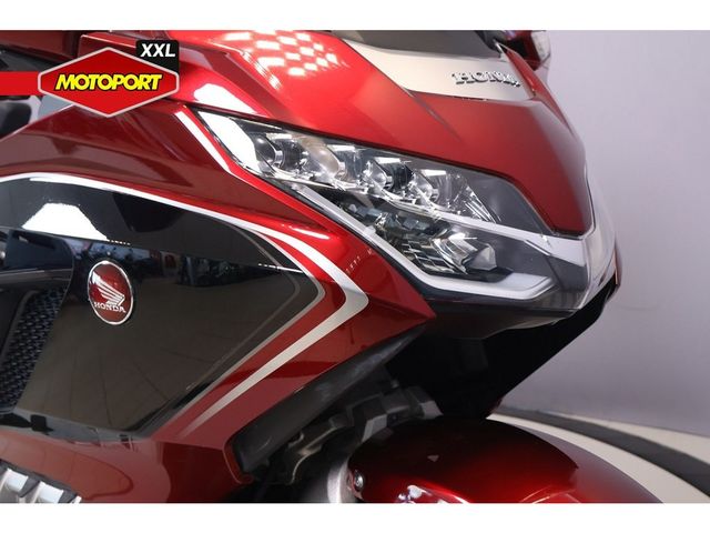 honda - gl-1800-goldwing-touring-deluxe