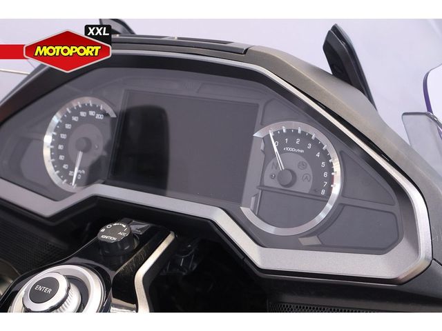 honda - gl-1800-goldwing-touring-deluxe