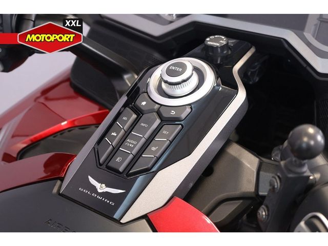 honda - gl-1800-goldwing-touring-deluxe