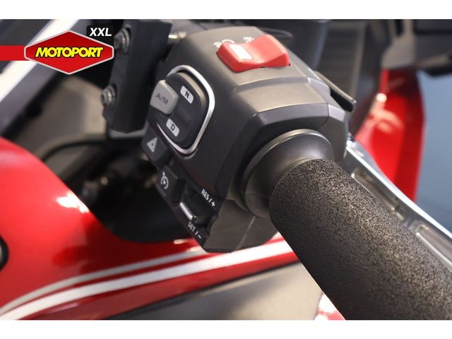 honda - gl-1800-goldwing-touring-deluxe