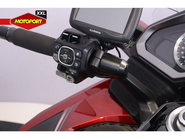 honda - gl-1800-goldwing-touring-deluxe