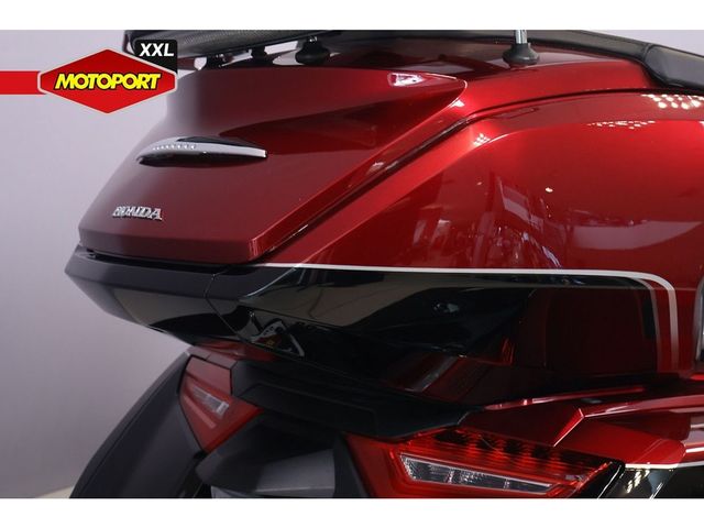 honda - gl-1800-goldwing-touring-deluxe