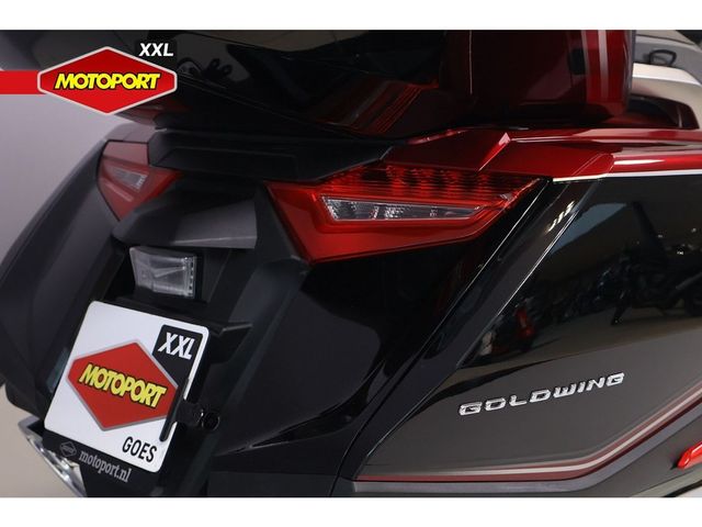 honda - gl-1800-goldwing-touring-deluxe