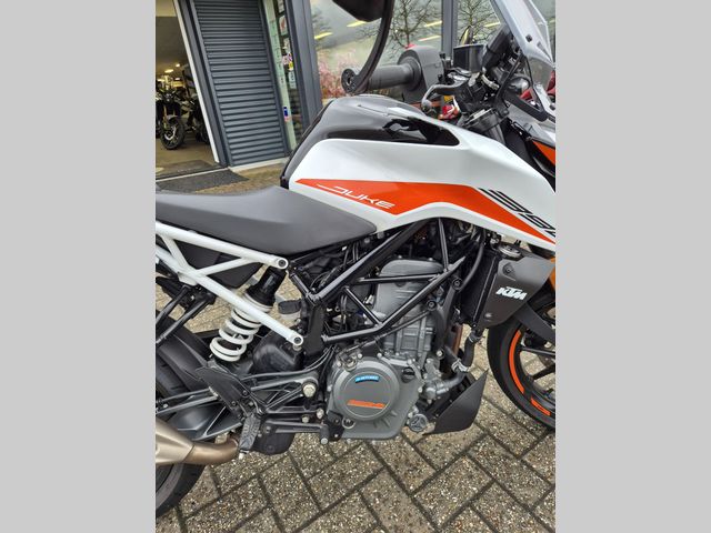 ktm - 390-duke
