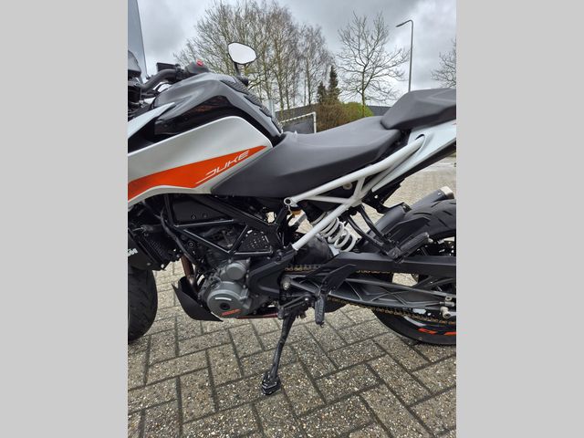 ktm - 390-duke