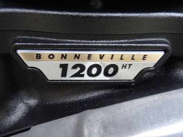 triumph - bonneville-bobber