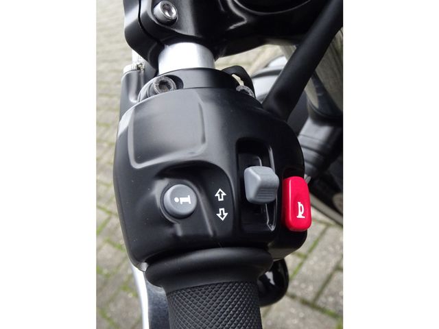 triumph - bonneville-bobber