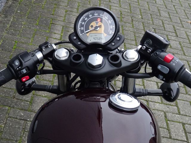 triumph - bonneville-bobber