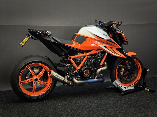 ktm - 1290-super-duke-r