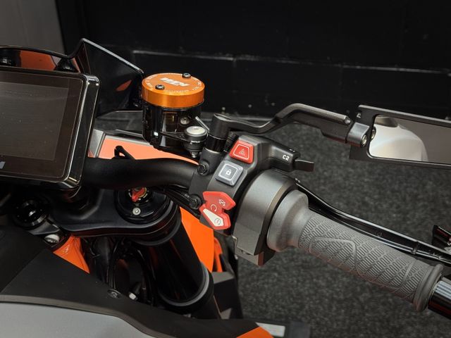 ktm - 1290-super-duke-r