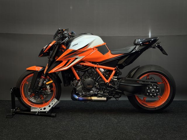 ktm - 1290-super-duke-r