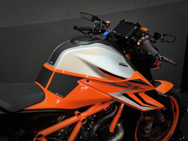 ktm - 1290-super-duke-r
