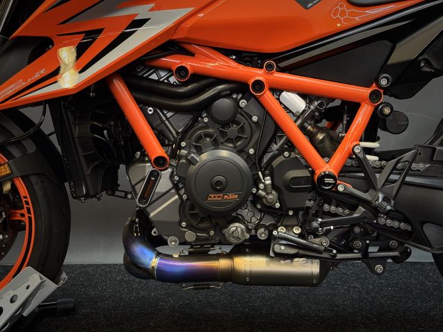 ktm - 1290-super-duke-r