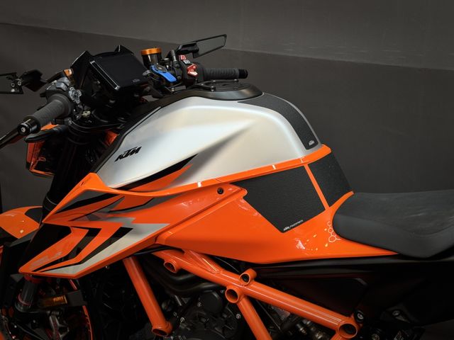 ktm - 1290-super-duke-r