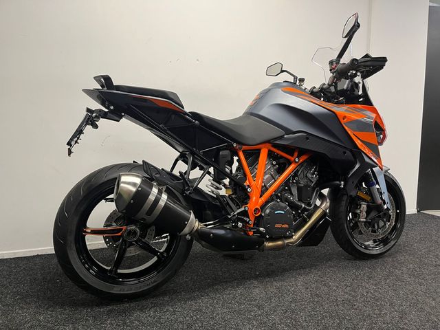 ktm - 1290-super-duke-gt