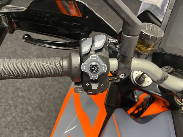 ktm - 1290-super-duke-gt