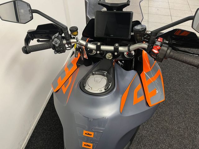 ktm - 1290-super-duke-gt