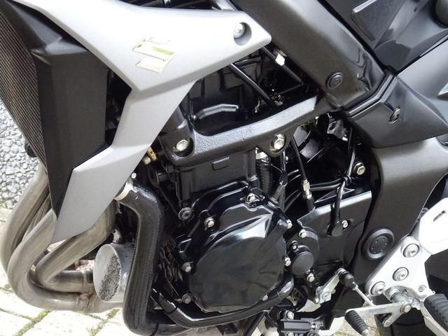 suzuki - gsr-750
