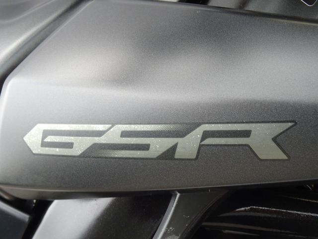 suzuki - gsr-750