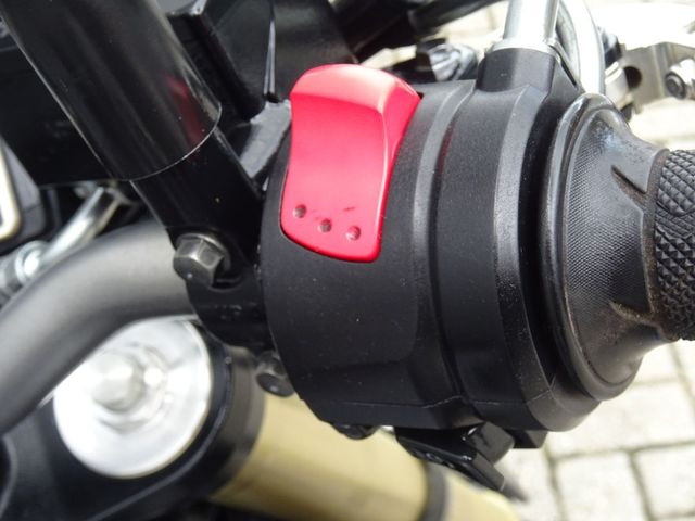 suzuki - gsr-750