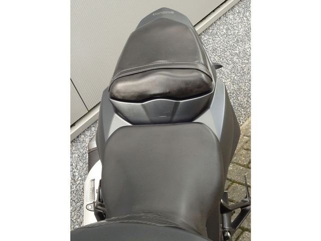 suzuki - gsr-750