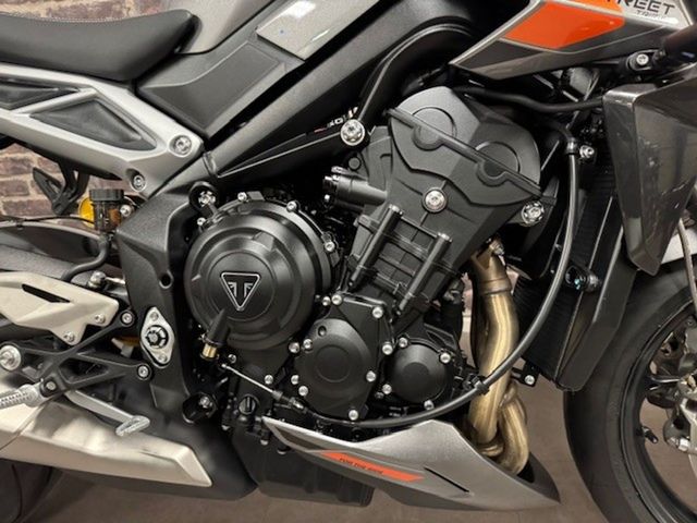 triumph - street-triple-rs