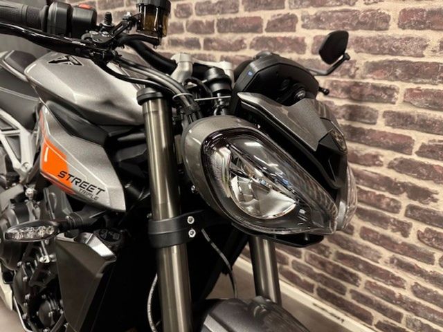 triumph - street-triple-rs