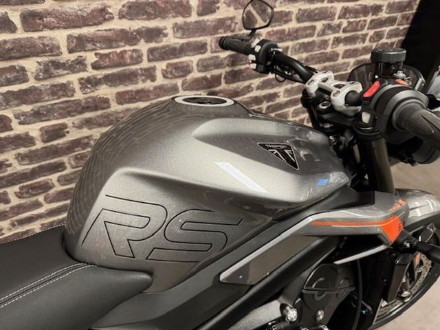 triumph - street-triple-rs